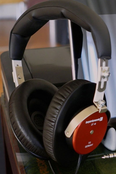 Planar Headphones on Beyerdynamic Dt 48a     The    Audiometric    Headphone