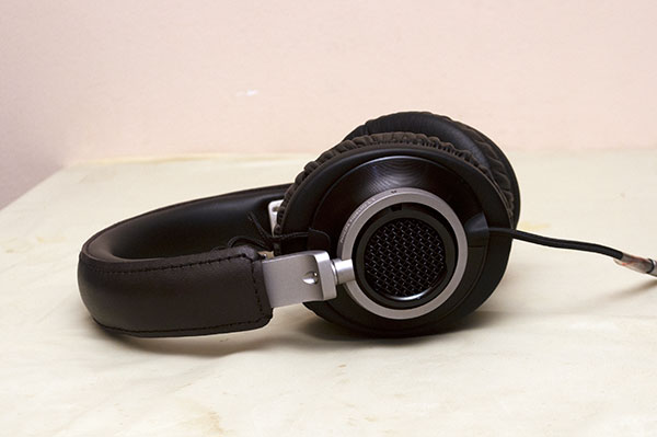 Philips Fidelio L3 Review - Premium On the Go Headphones With Flaws 