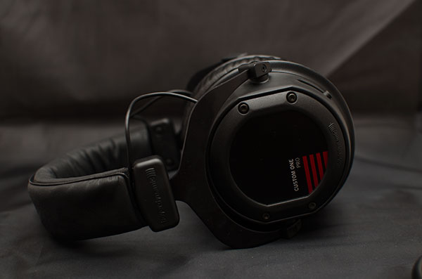 Beyerdynamic custom one pro plus black hot sale