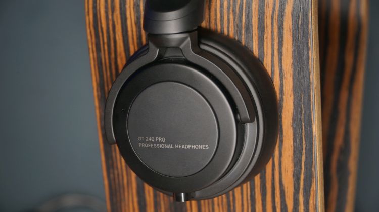 beyerdynamic DT 240 Pro Review Headfonics