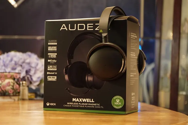 Audeze Maxwell retail packaging