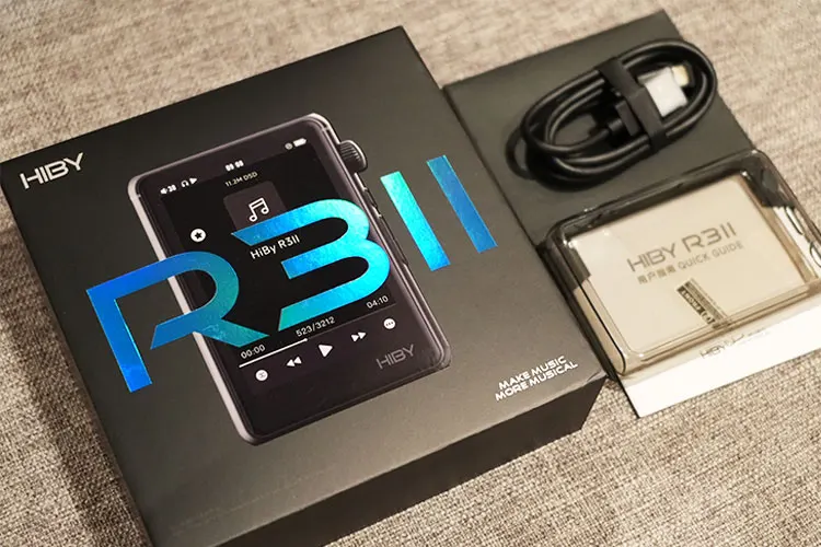 HiBy R3 II packaging and accessories