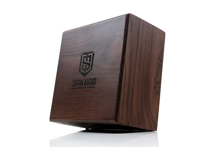 Satin Audio Hera wooden display case