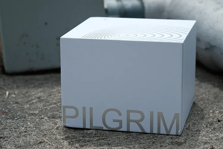 Elysian Acoustic Labs Pilgrim white retail box