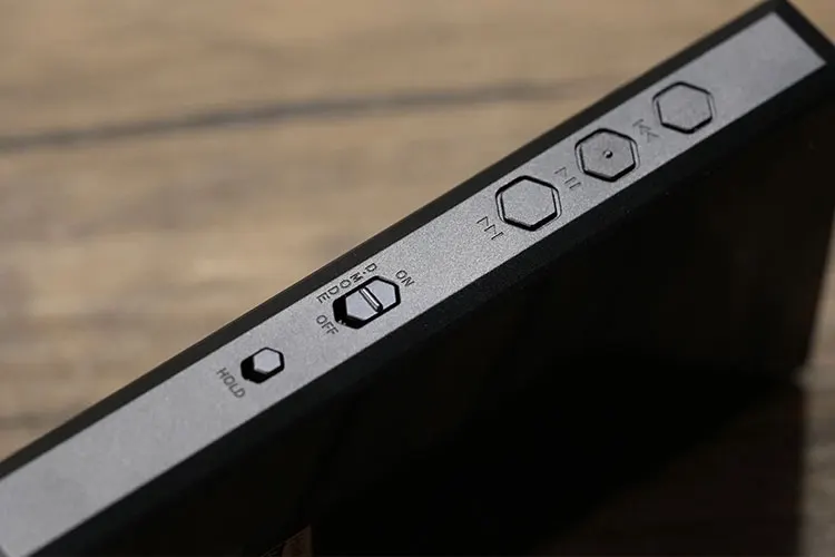 FiiO M23 buttons on side panel
