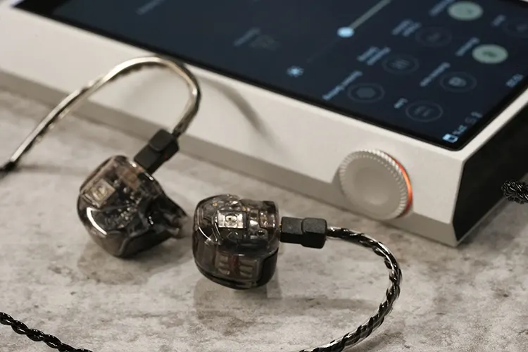 Shanling M5 Ultra paired Earsonics IEMs