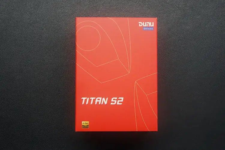 DUNU Titan S2 Box