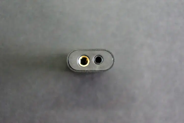 LETSHUOER DT03 headphone jack ports