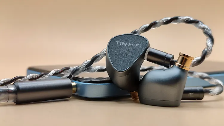 TinHiFi T5S paired with smartphone