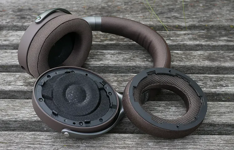 Focal Hadenys with pads detached