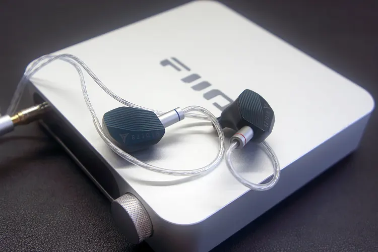 Hidizs MP143 Salt Paired with FiiO K11