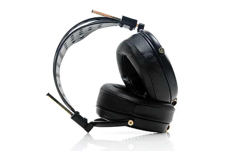 Audeze LCD-4z side view showing the pads