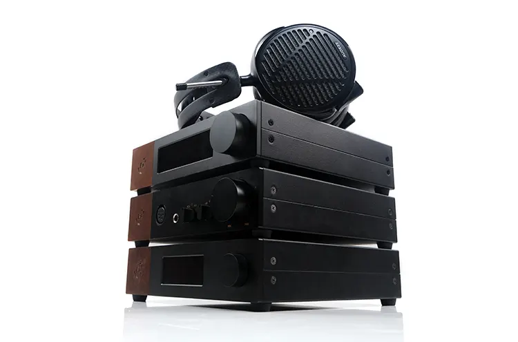 Ferrum WANDLA GoldenSound Edition stacked with LCD-5