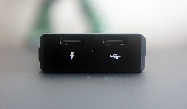 Artemis39 7Hz USB and charging ports