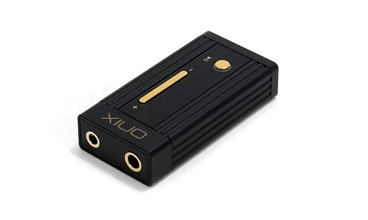 ONIX Alpha XI1 front panel with headphone jacks