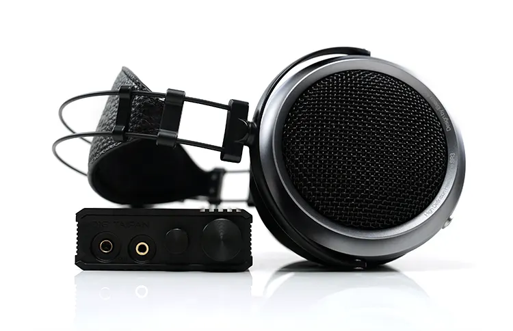 iBasso D16 Taipan paired with iBasso SR3 headphones