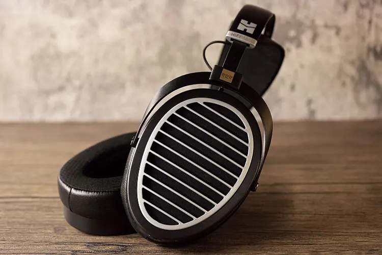 HIFIMAN ANANDA-BT R2R headphones sitting upright