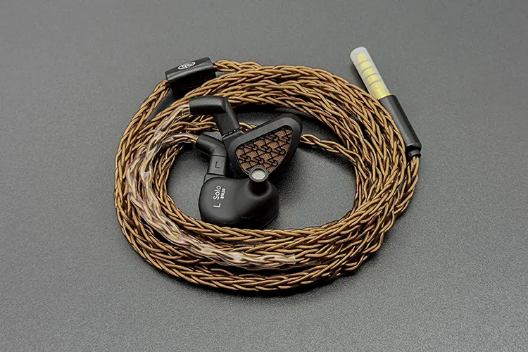 64 Audio Solo stock cable