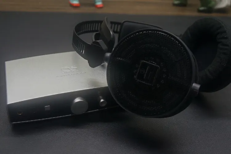 Shanling EH1 under audio Technica headphones