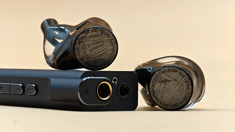 MOONDROP METEOR on top of Colorfly CDA-M2 dongle