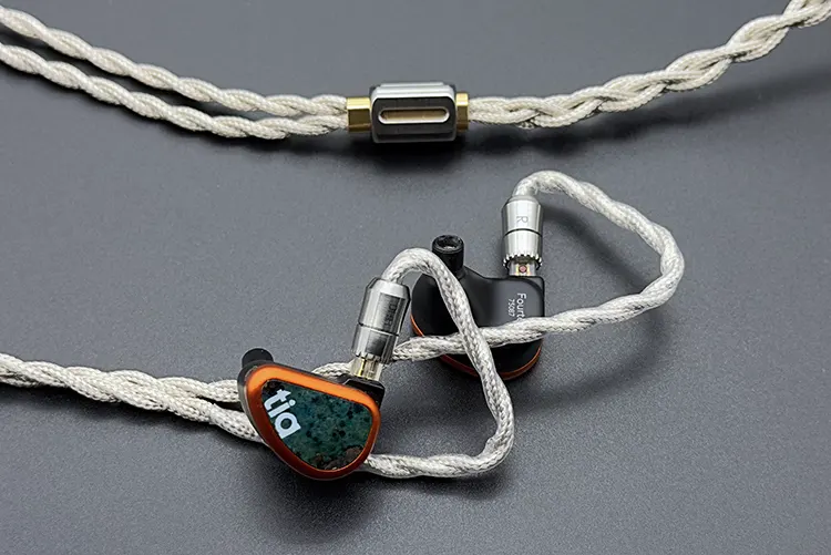 ddHiFi Nyx Net cable connected to 64 Audio tia Fourte
