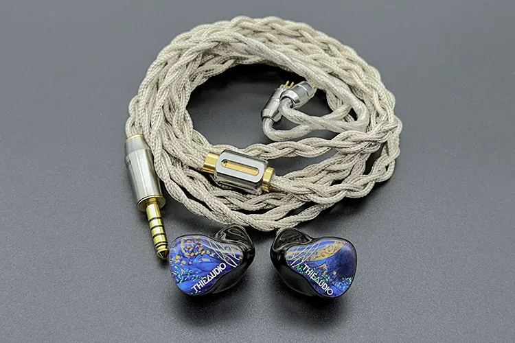 ddHiFi Nyx Net cable connected to THIEAUDIO Oracle MKIII