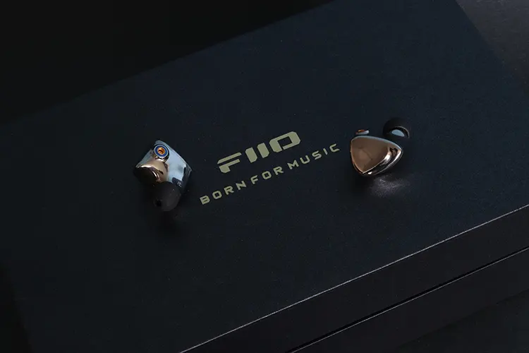 FiiO FX17 shells on top of its box