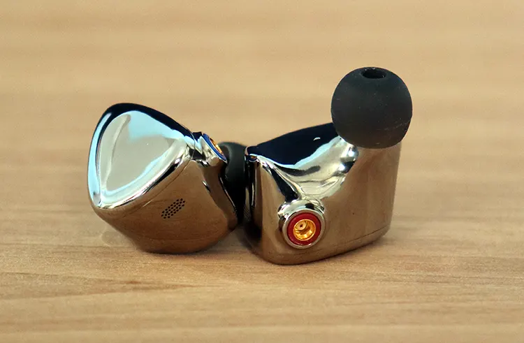 FiiO FX17 titanium shells