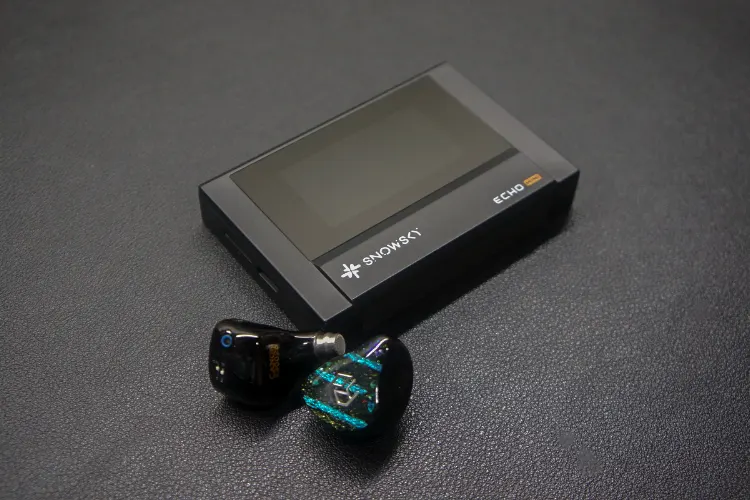 FiiO SNOWSKY ECHO MINI beside Yanyin Canon II