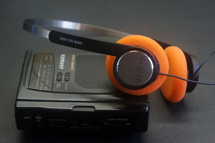 FiiO SNOWSKY Wind on top of AIWA Walkman