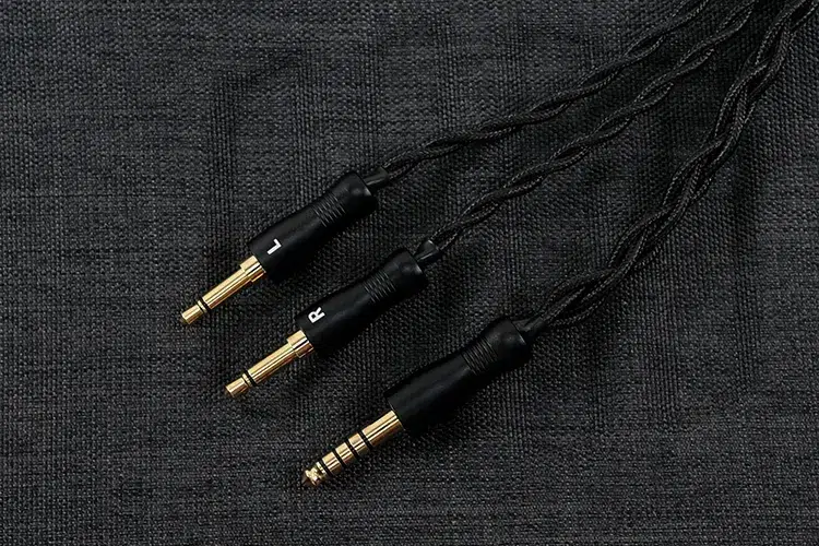 HEDD Audio HEDDphone Two GT cable on case