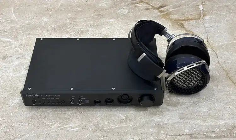 HIFIMAN HE6SE on top of Questyle CMA18 Master amplifier