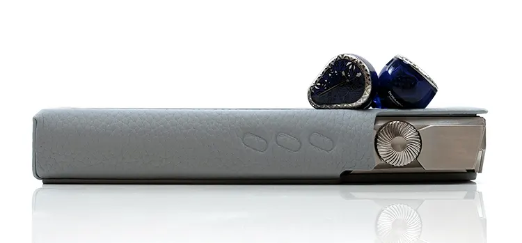 Nostalgia Audio Durandal on top of iBasso DX340