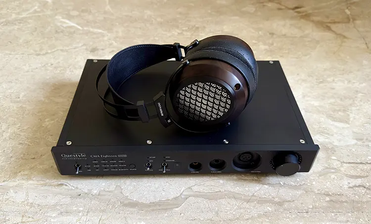 Sendy Audio Aiva 2 on top of Questyle CMA18 Master amplifier