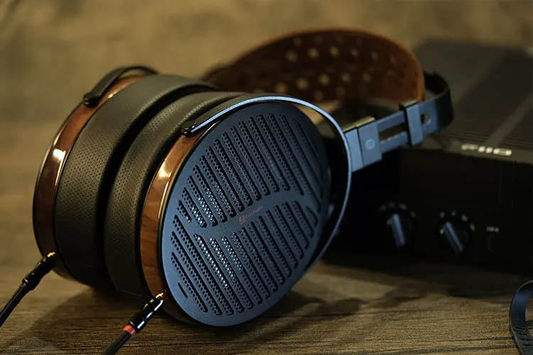 Fosi Audio i5 beside FiiO K17