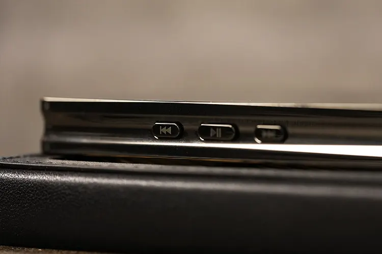 ONIX Waltz XM10 Ltd left panel buttons