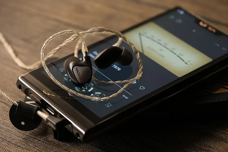 ONIX Waltz XM10 Ltd paired with Westone MACH 80