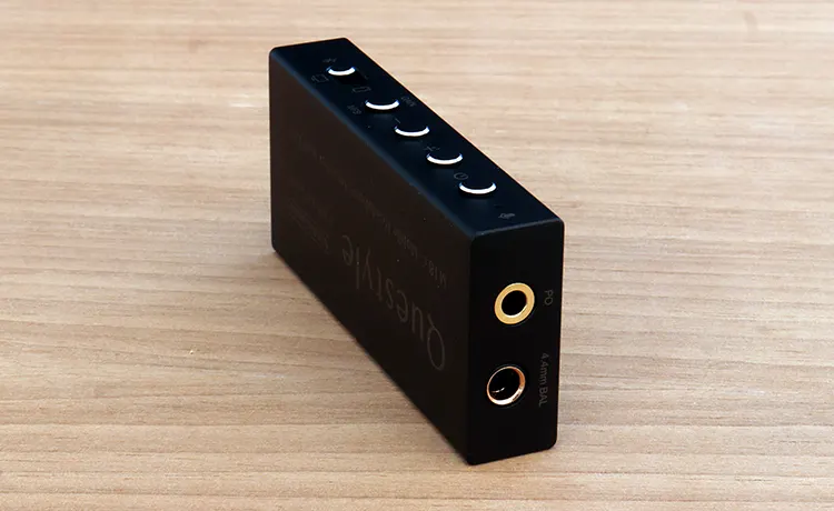 Questyle M18i headphone ports