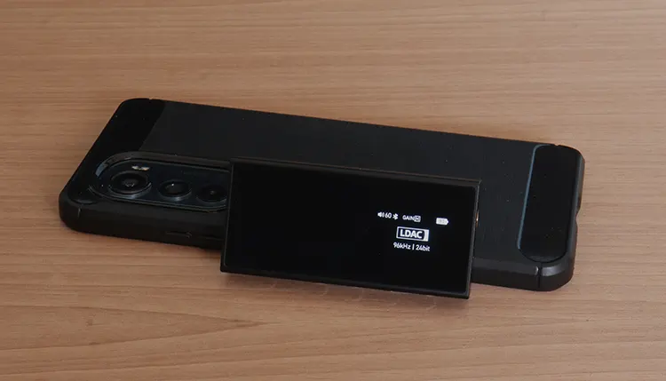 Questyle M18i on top of smartphone