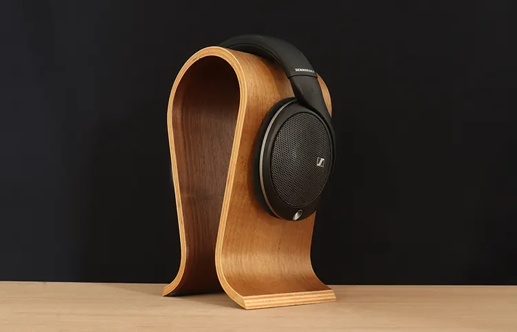 Sennheiser HD 550 on a headphone stand