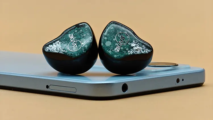 ZiiGaat Arcanis on top of blue smartphone