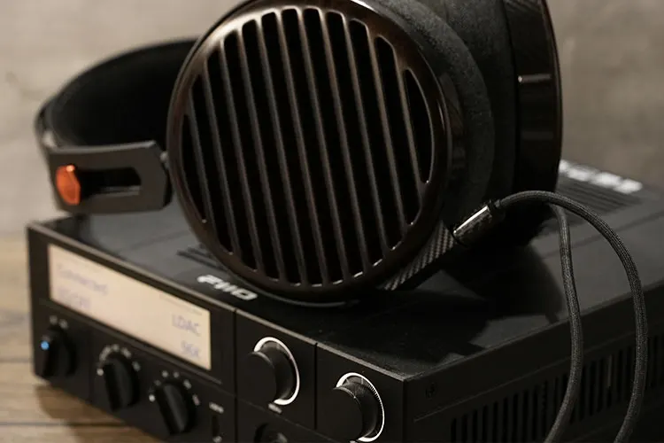 FiiO FT7 on top of K17 amplifier