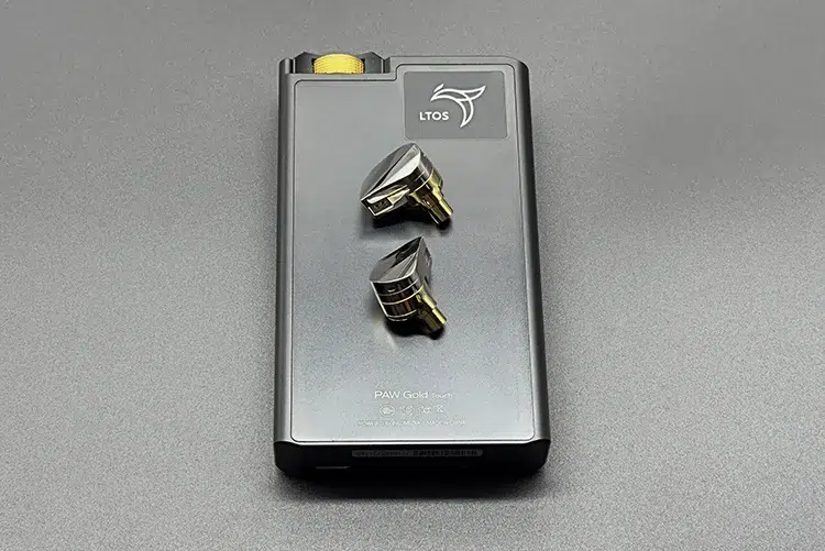 MOONDROP Illustrious shells in top of Lotoo paw gold touch