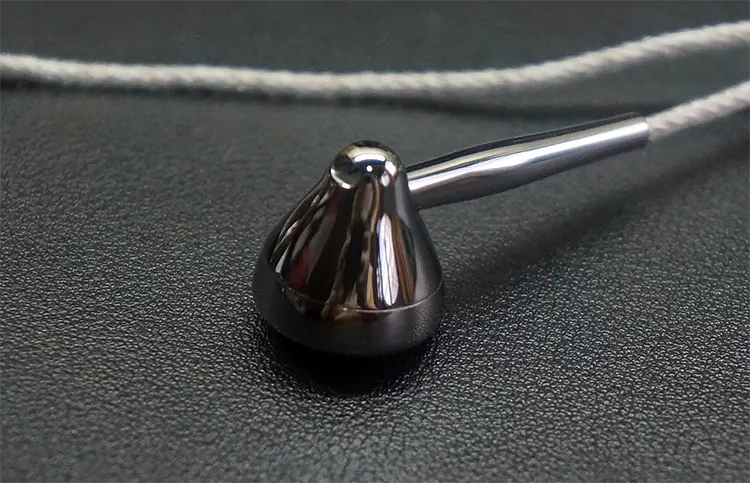 MOONDROP Pavane top of earbud shell