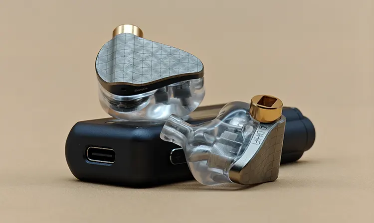 ddHiFi Surface on top of Colorfly CDA-M2 dongle