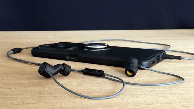 Flare Audio Flare Studio connected to smartphone