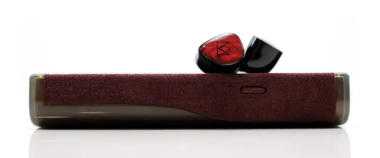 Noble FoKus Amadeus on top of HiBy R8 II DAP