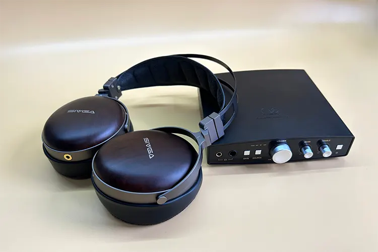 SIVGA Peng on top of Shanling EH2