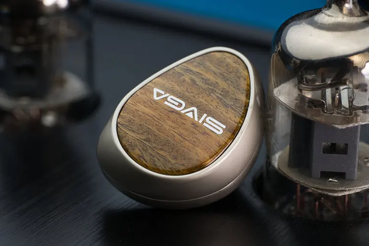 SIVGA Que UTG single ear shell up against a tube