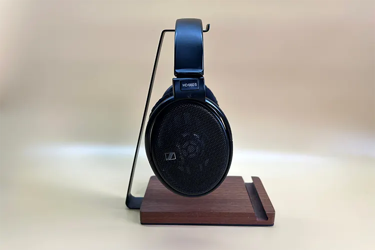 Sennheiser HD 660s on headphone stand